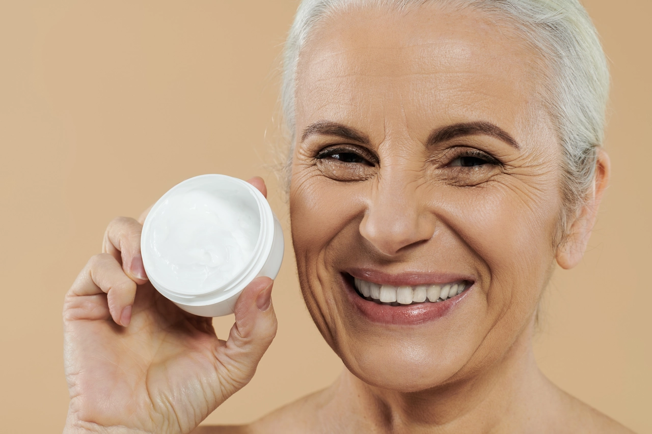 C'è un boom delle creme anti-età, ma solo un ingrediente è stato scientificamente provato Immagine selezionata