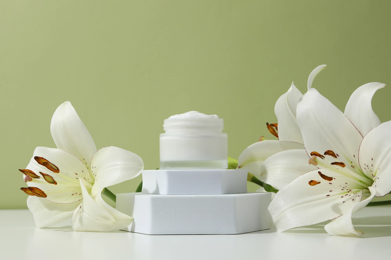 C'è un boom delle creme anti-età, ma solo un ingrediente è stato scientificamente provato Immagine selezionata