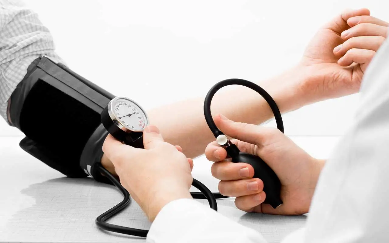 Pressione bassa in primavera: ecco cosa fare e cosa evitare secondo gli esperti Immagine selezionata