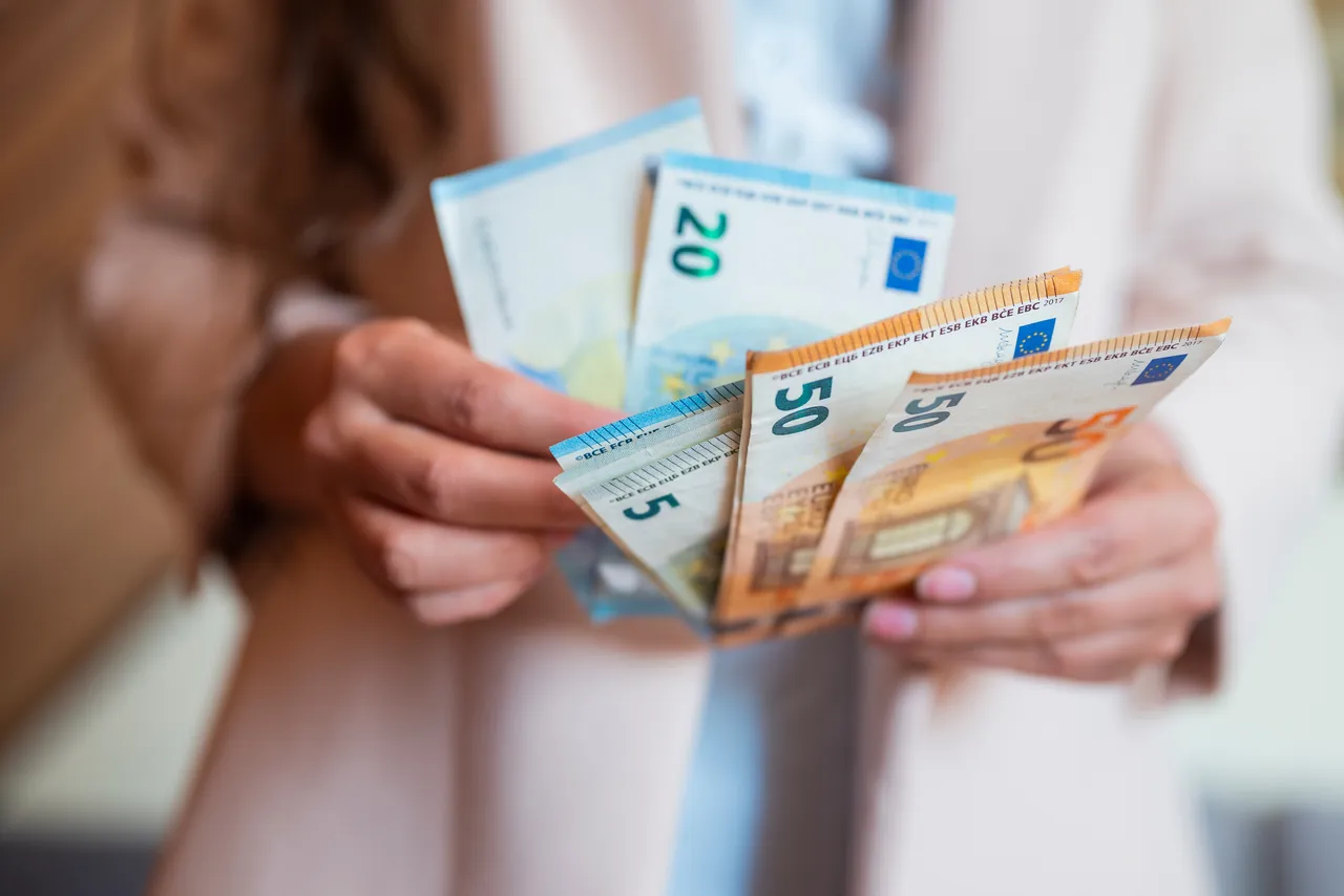 Guida veloce al bonus da 500 euro per casalinghe: come richiederlo subito Immagine selezionata