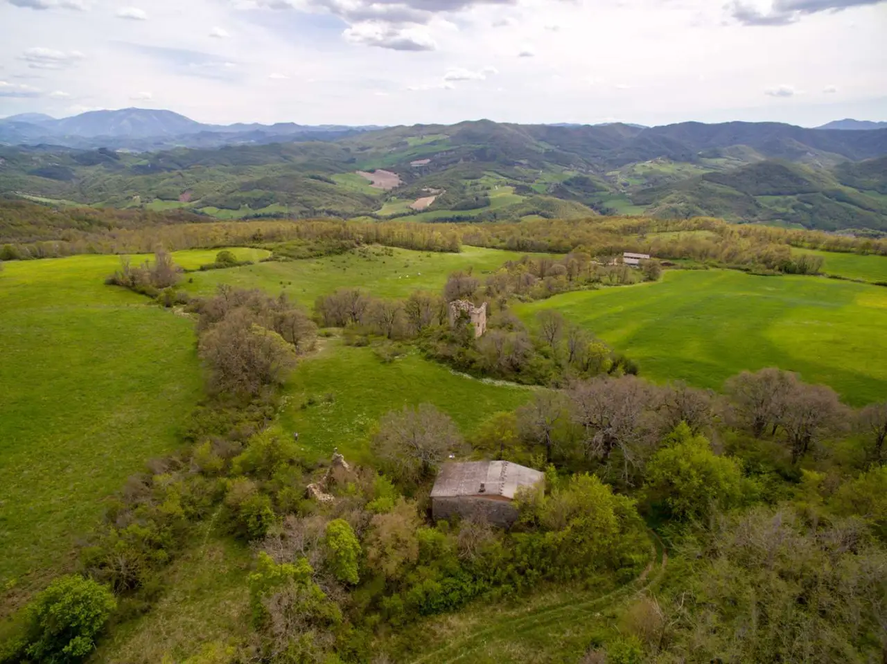 Da vecchia casetta a mini appartamento: il trucco per vivere in città senza spendere troppo Da vecchia casetta a mini appartamento: il trucco per vivere in città senza spendere troppo