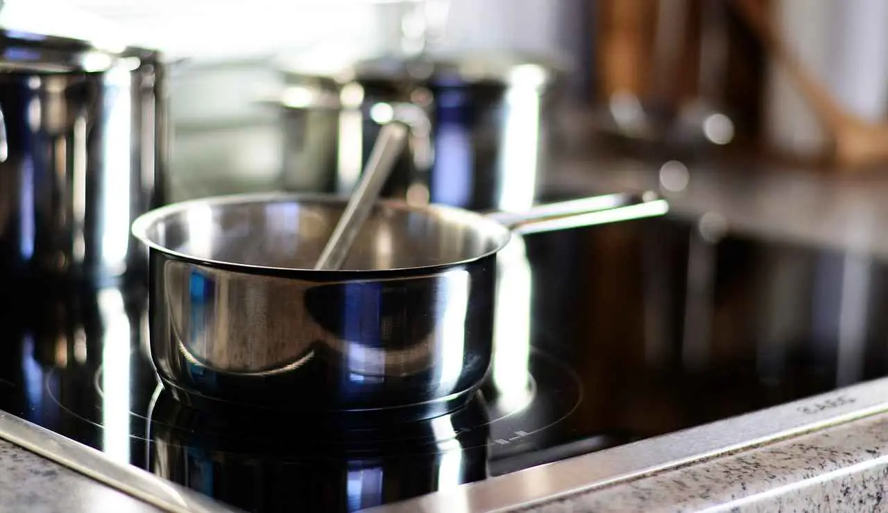 La cucina grigio-salvia che farà impazzire tutti nel 2025: la nuova ossessione degli interior designer che non conosci Immagine selezionata