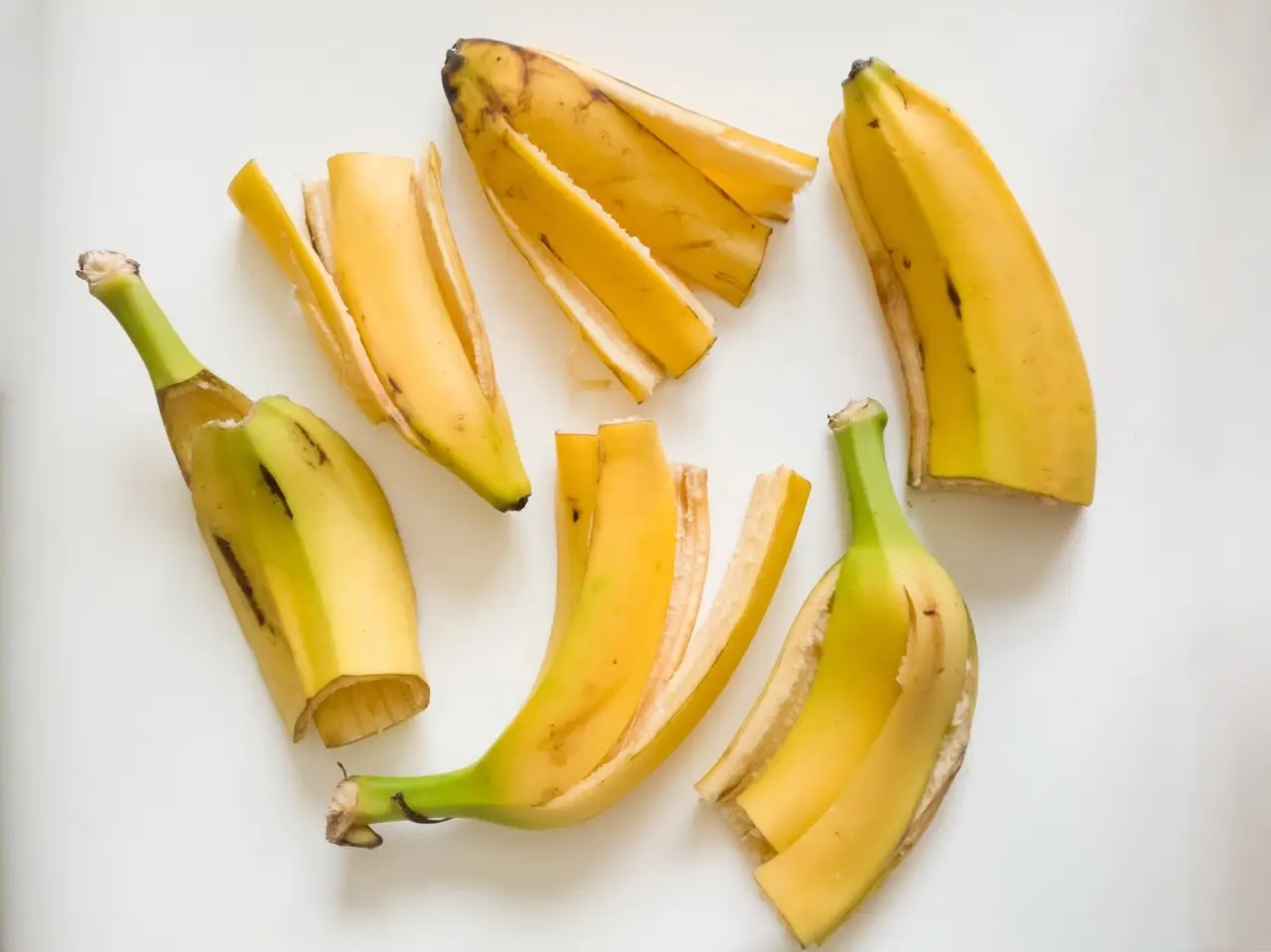 Svelato metodo rivoluzionario per usare le bucce di banana per rinvigorire il tuo giardino Immagine selezionata