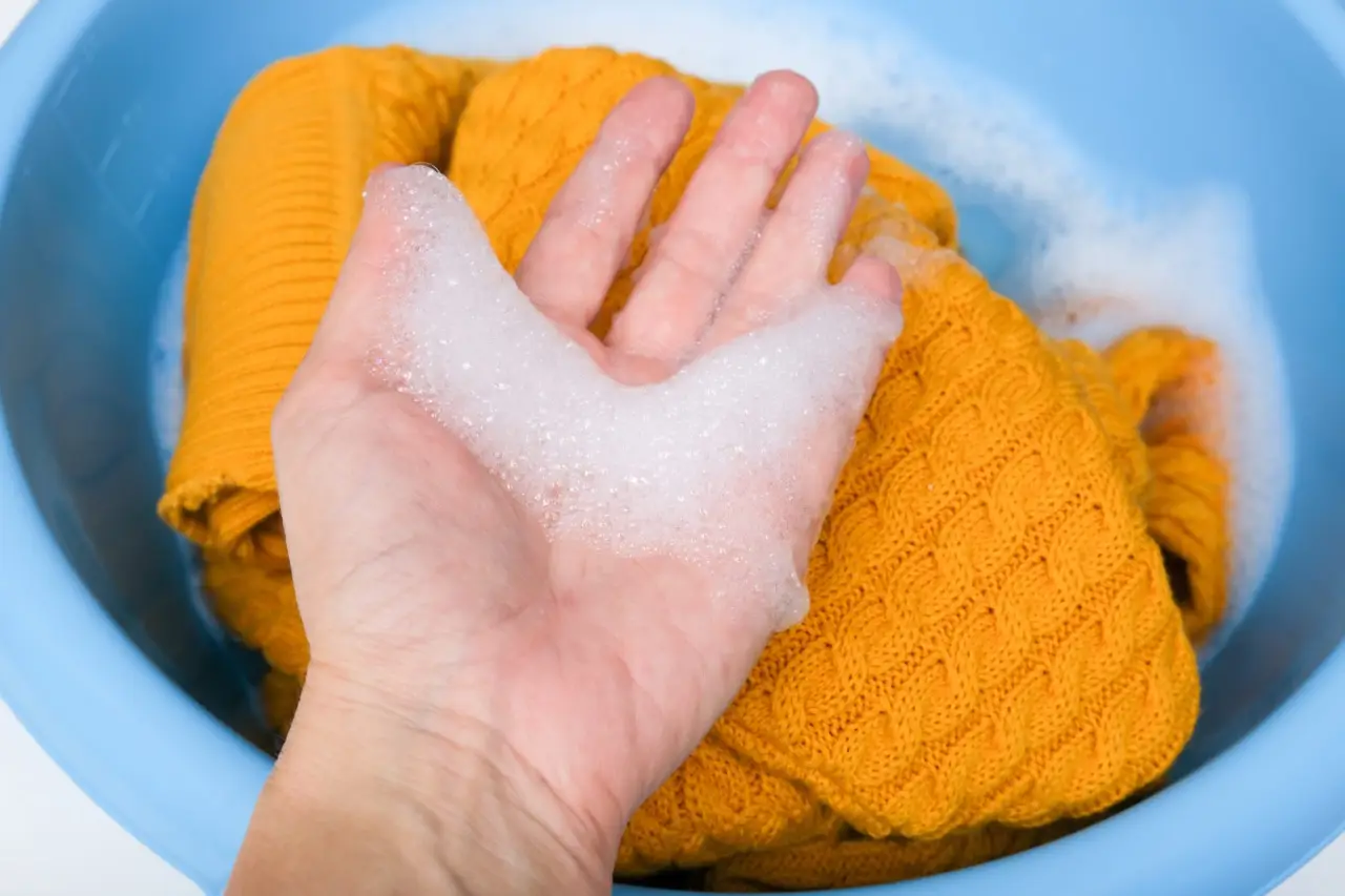 Maglione di lana morbido e come nuovo con questo metodo fai-da-te in cinque minuti Immagine selezionata