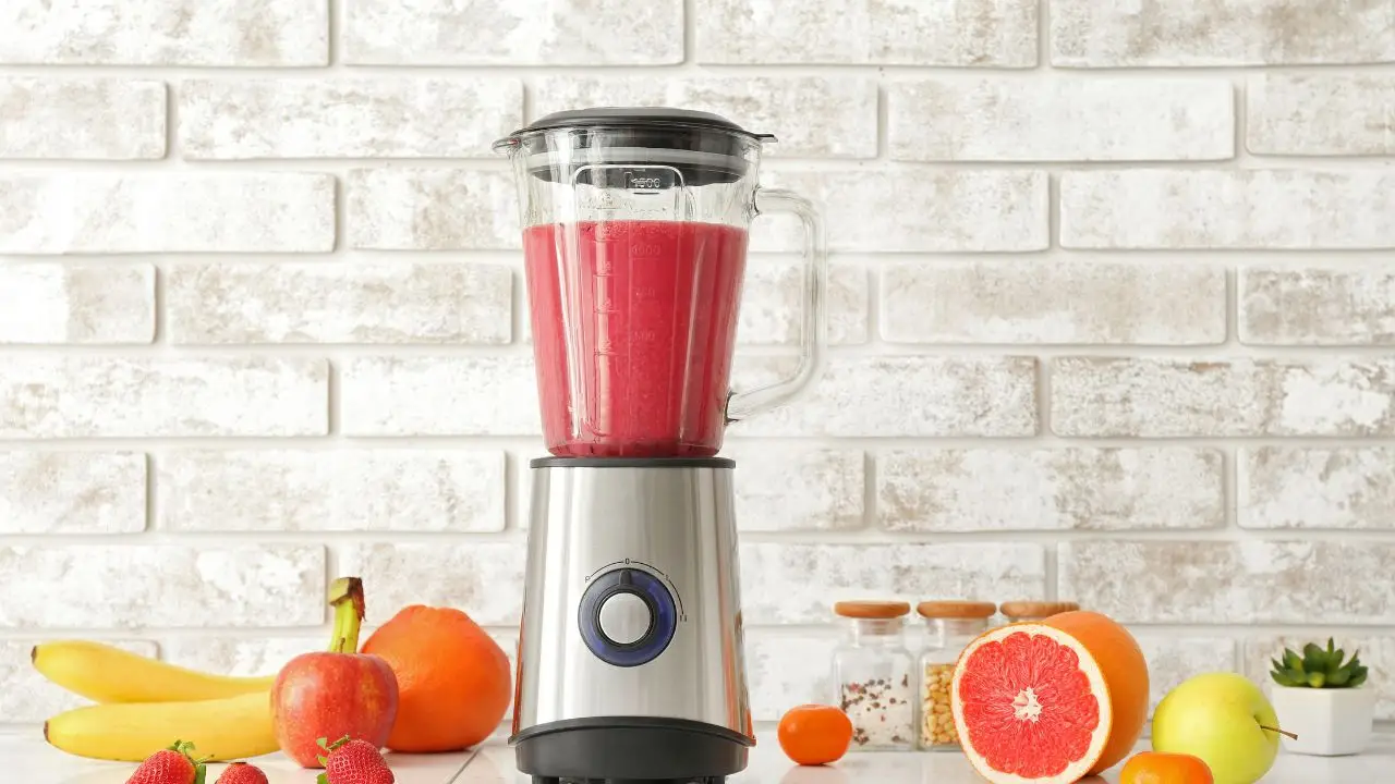 Lavare il frullatore senza smontarlo: favorisce la formazione di muffa Lavare il frullatore senza smontarlo: favorisce la formazione di muffa