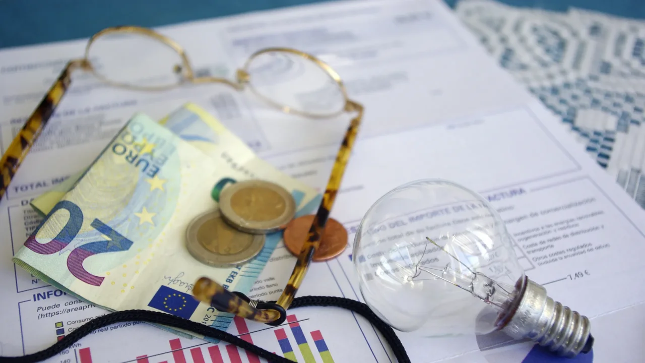 Bonus 200 euro bollette elettriche: ecco requisiti e guida per richiederlo ora Bonus 200 euro bollette elettriche: ecco requisiti e guida per richiederlo ora
