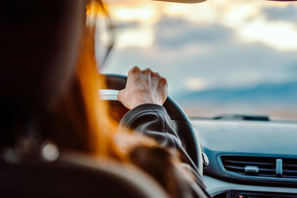 Come allenare i riflessi al volante: i consigli della fisioterapista per guidatori esperti Come allenare i riflessi al volante: i consigli della fisioterapista per guidatori esperti