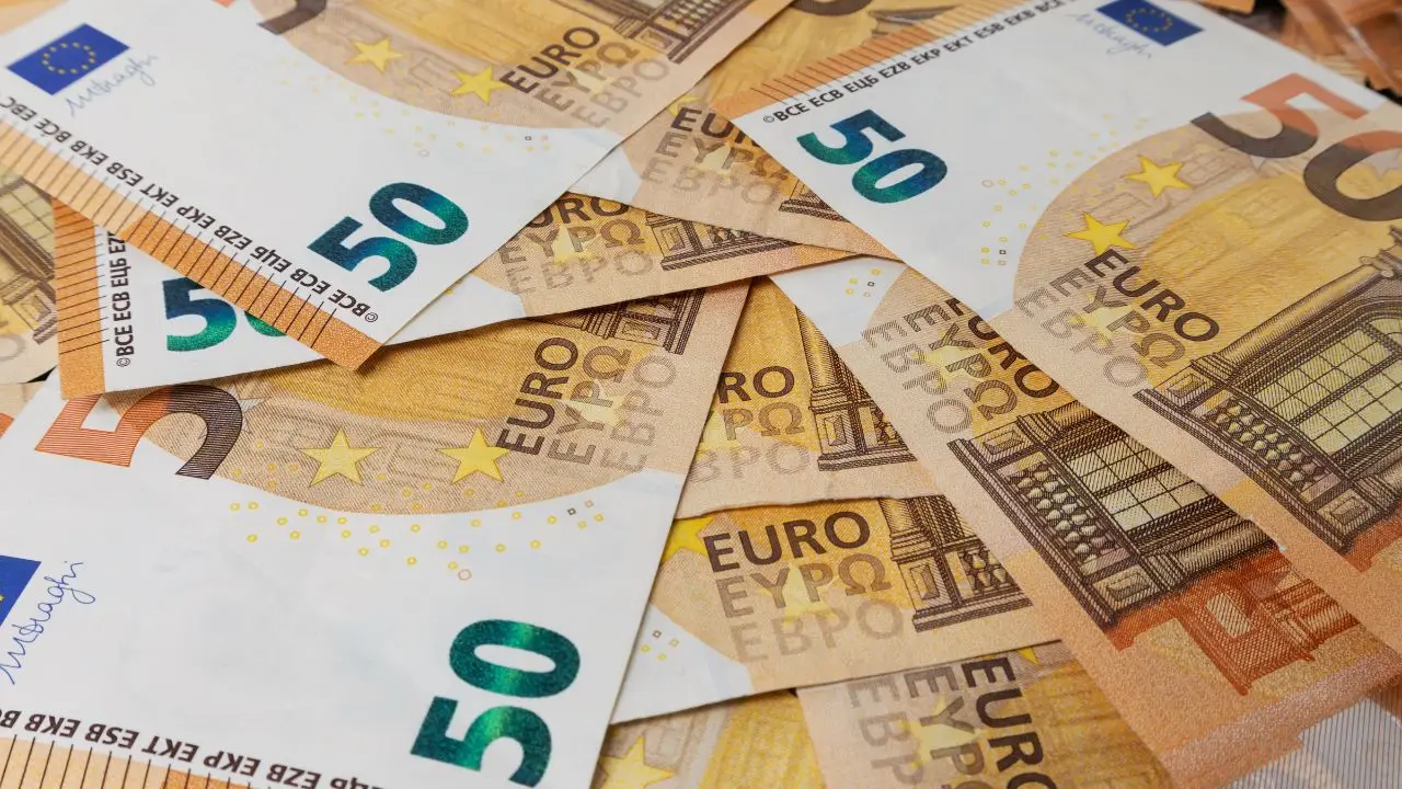 Banconote da 50 euro: cosa dice la Banca Centrale e quali rischi evitare Banconote da 50 euro: cosa dice la Banca Centrale e quali rischi evitare