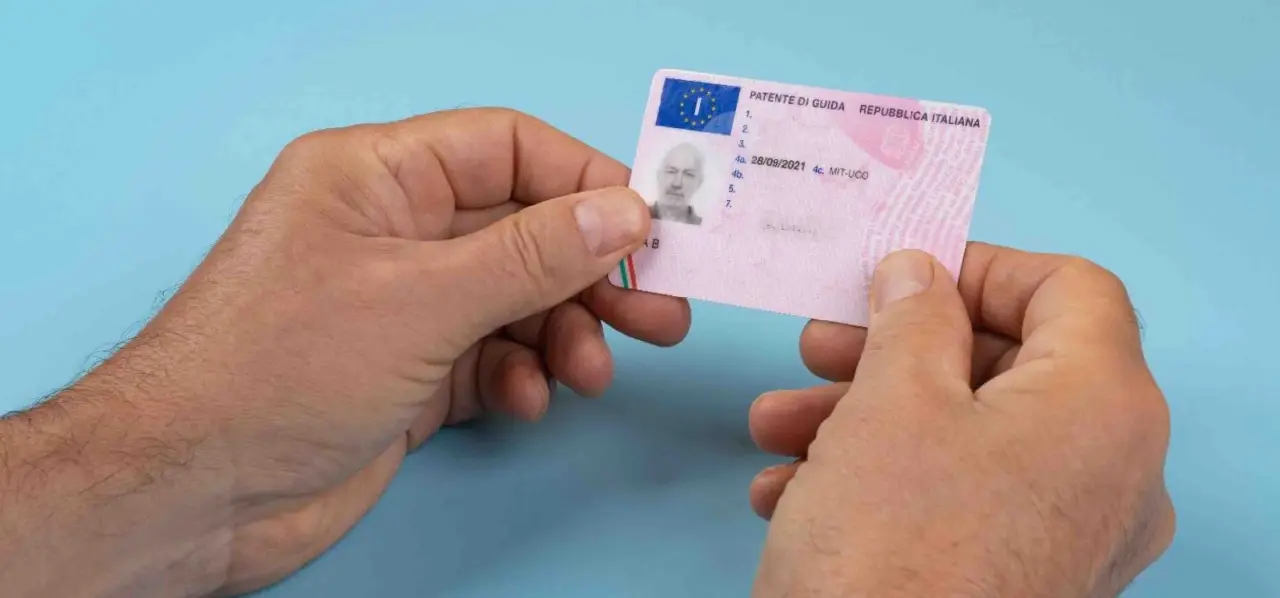Le nuove regole per il rinnovo del passaporto dopo i 65 anni: cosa sapere SC - Passaporto anziano