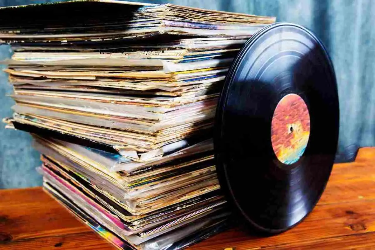 Dischi in vinile italiani rari: i cantanti più ricercati dai collezionisti Dischi in vinile italiani rari: i cantanti più ricercati dai collezionisti